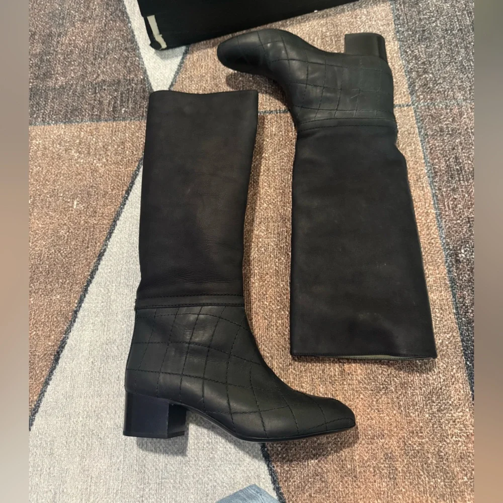 NEW NIB Chanel Quilted Heeled Boots 39